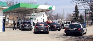 Police respond to a report at the Ankeny Minimart No. 1 store at 1205 Oakland Place Southeast in Austin Monday afternoon. – Jason Schoonover/Albert Lea Tribune