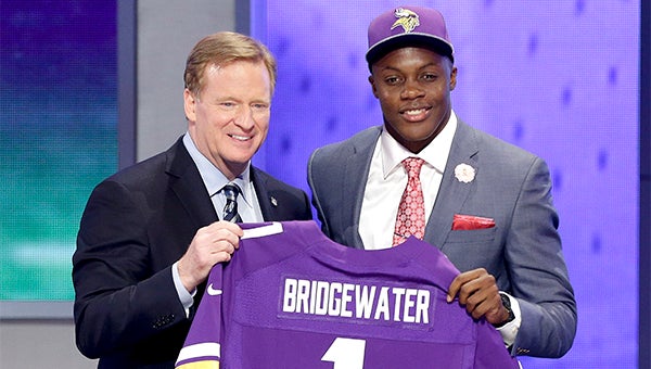 Former Louisville quarterback Teddy Bridgewater, right, poses with NFL commissioner Roger Goodell after being selected by the Minnesota Vikings as the 32nd pick in the first round of the NFL draft Thursday in New York.