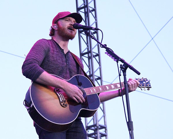 Eric Paslay opens for the Freeborn County Fair and sets the bar high for the rest of the fair’s entertainers. – Jacob Tellers/Albert Lea Tribune