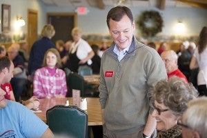 Republican governor candidate Jeff Johnson talks with diners Sunday during a campaign stop at The Trumble’s restaurant. – Colleen Harrison/Albert Lea Tribune