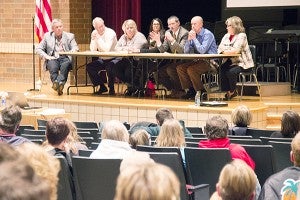 At least 50 people attended the third and final public forum on the proposed calendar on Thursday evening. – Hannah Dillon/Albert Lea Tribune