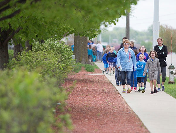 Hawthorne Elementary School students walked around Fountain Lake on Friday as a part of a walkathon. — Colleen Harrison/Albert Lea Tribune