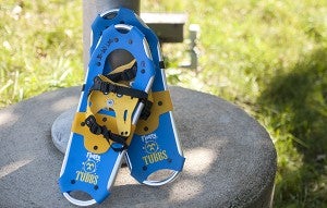 These neoprene Tubbs snowshoes with an aluminum frame are for children who weigh from 30 to 60 pounds.